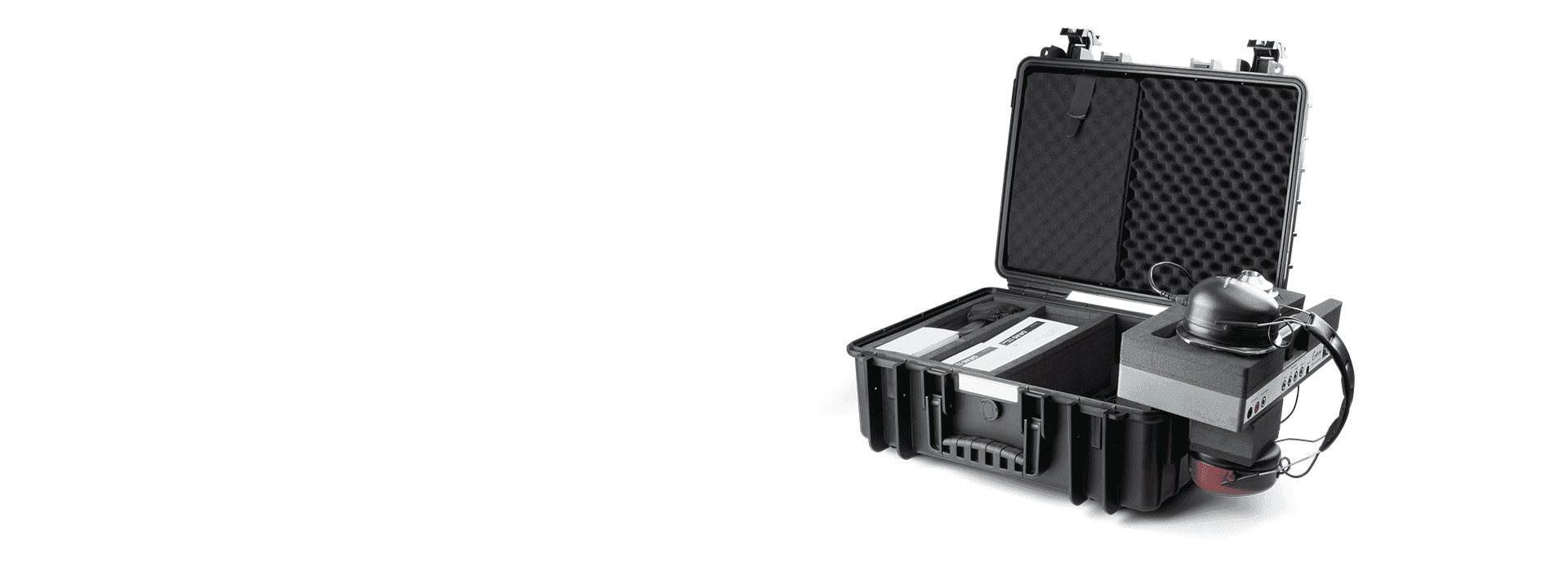 Boks med udstyr til kalibrering af audiologisk udstyr